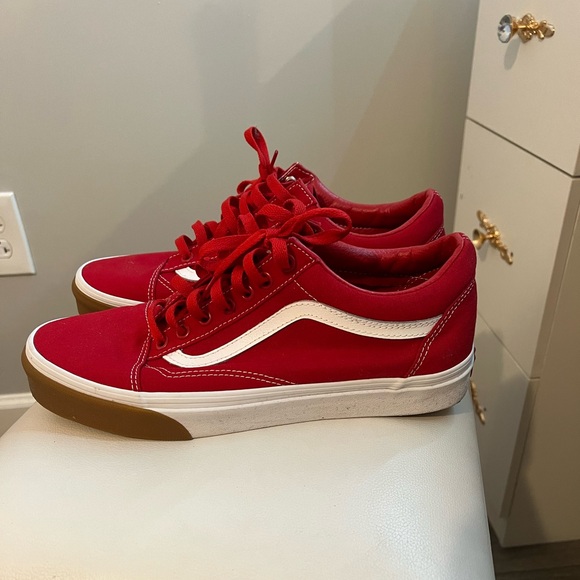 Vans Old Skool (Gum Bumper) True White/ Red size 9.5 worn almost new - Picture 1 of 7